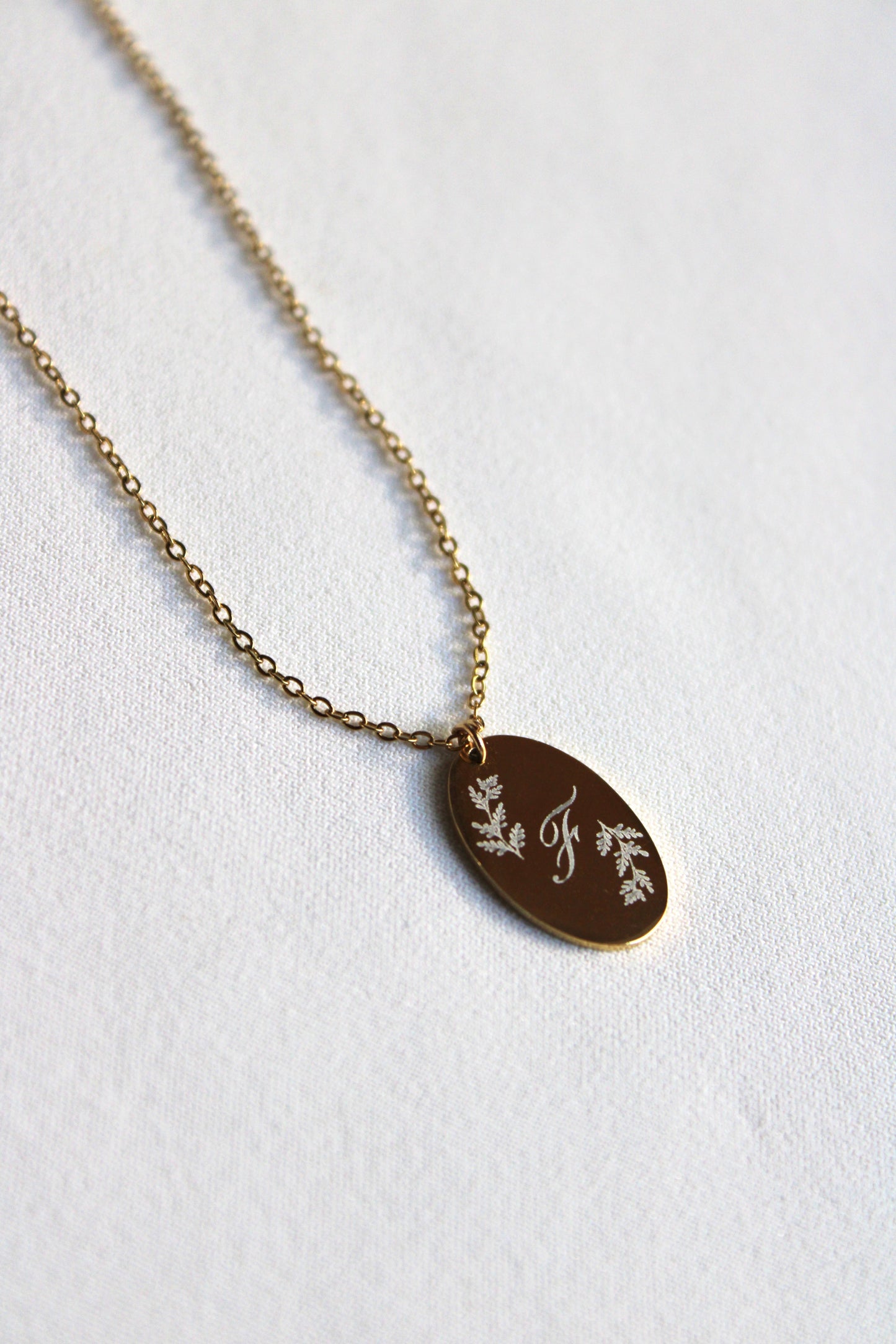 Collier gravé LUMINEUSE (ovale) Les Bijoux De Claclou