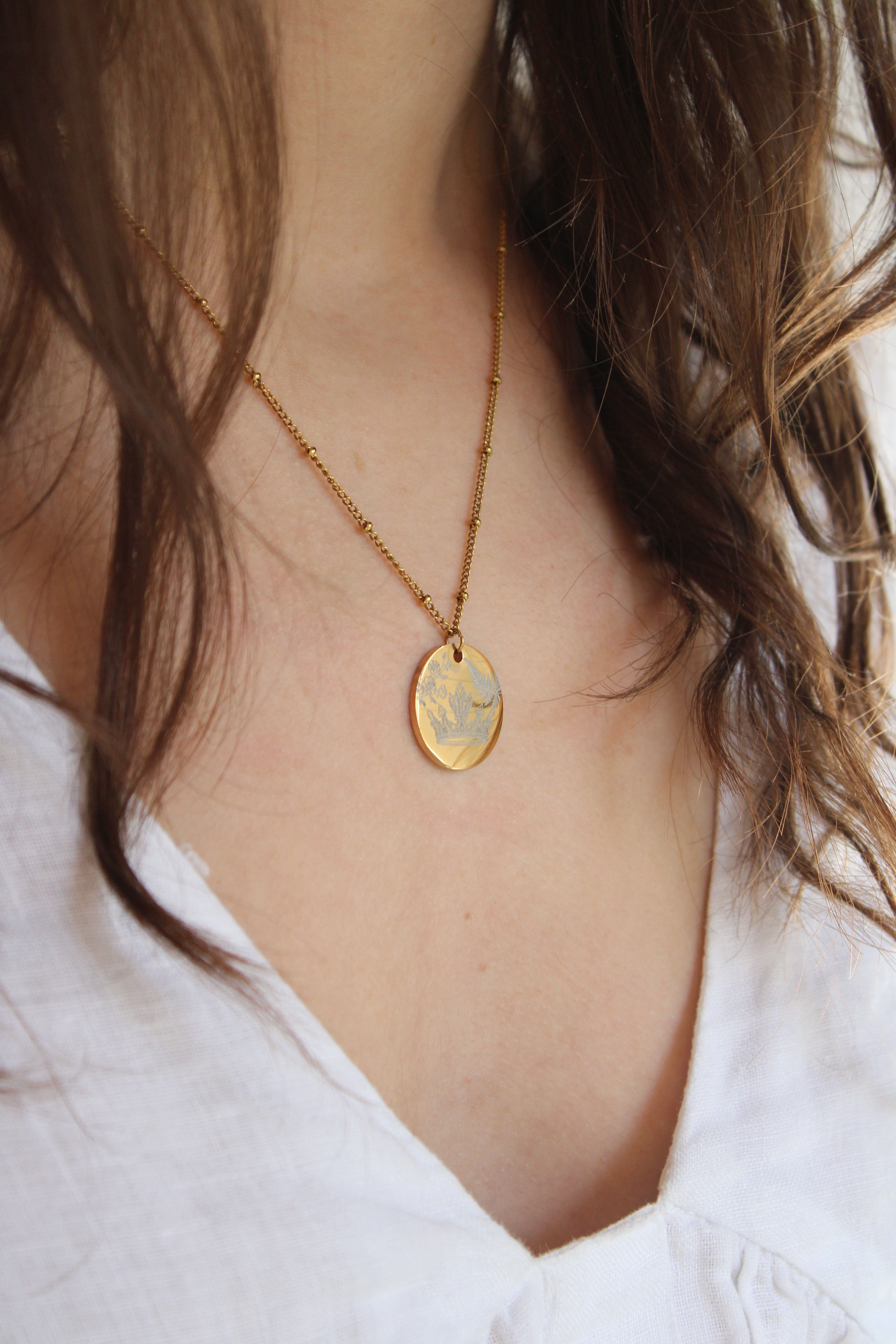 Collier gravé inspiré de livres  - Édition Littéraire Les Bijoux De Claclou