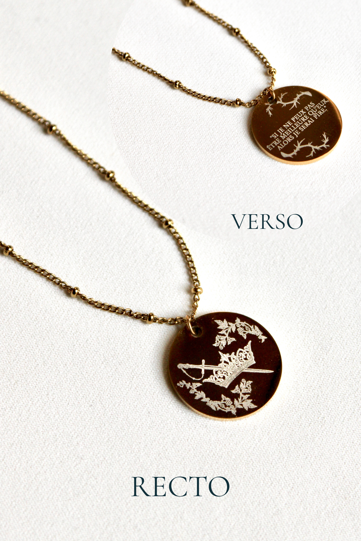 Collier gravé inspiré de livres  - Édition Littéraire Les Bijoux De Claclou