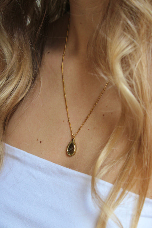 Collier gravé DÉLICATE (goutte) Les Bijoux De Claclou