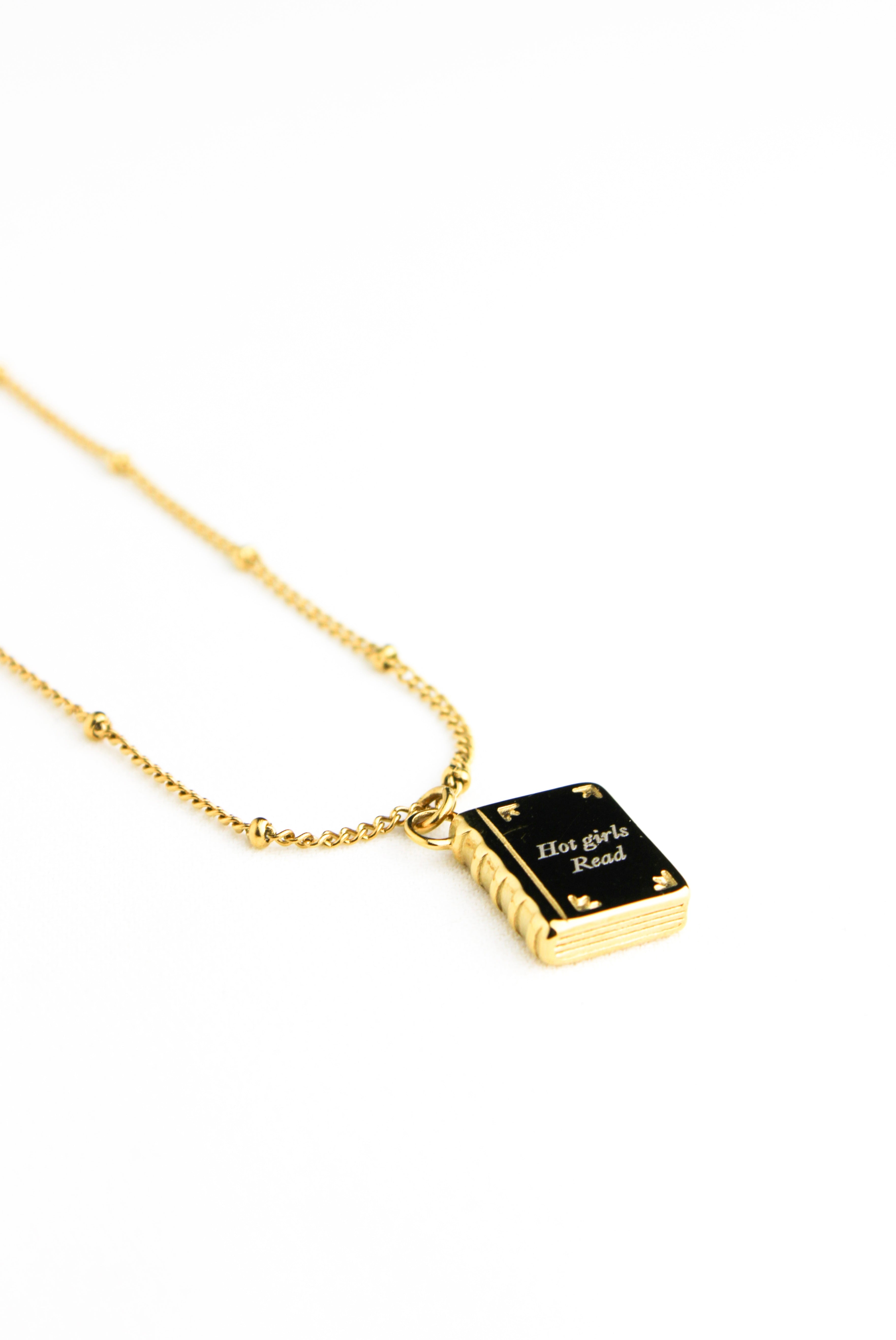Collier Gravé Livre Personnalisable Les Bijoux De Claclou