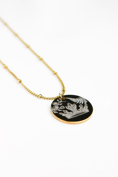 Collier gravé inspiré de livres  - Édition Littéraire Les Bijoux De Claclou