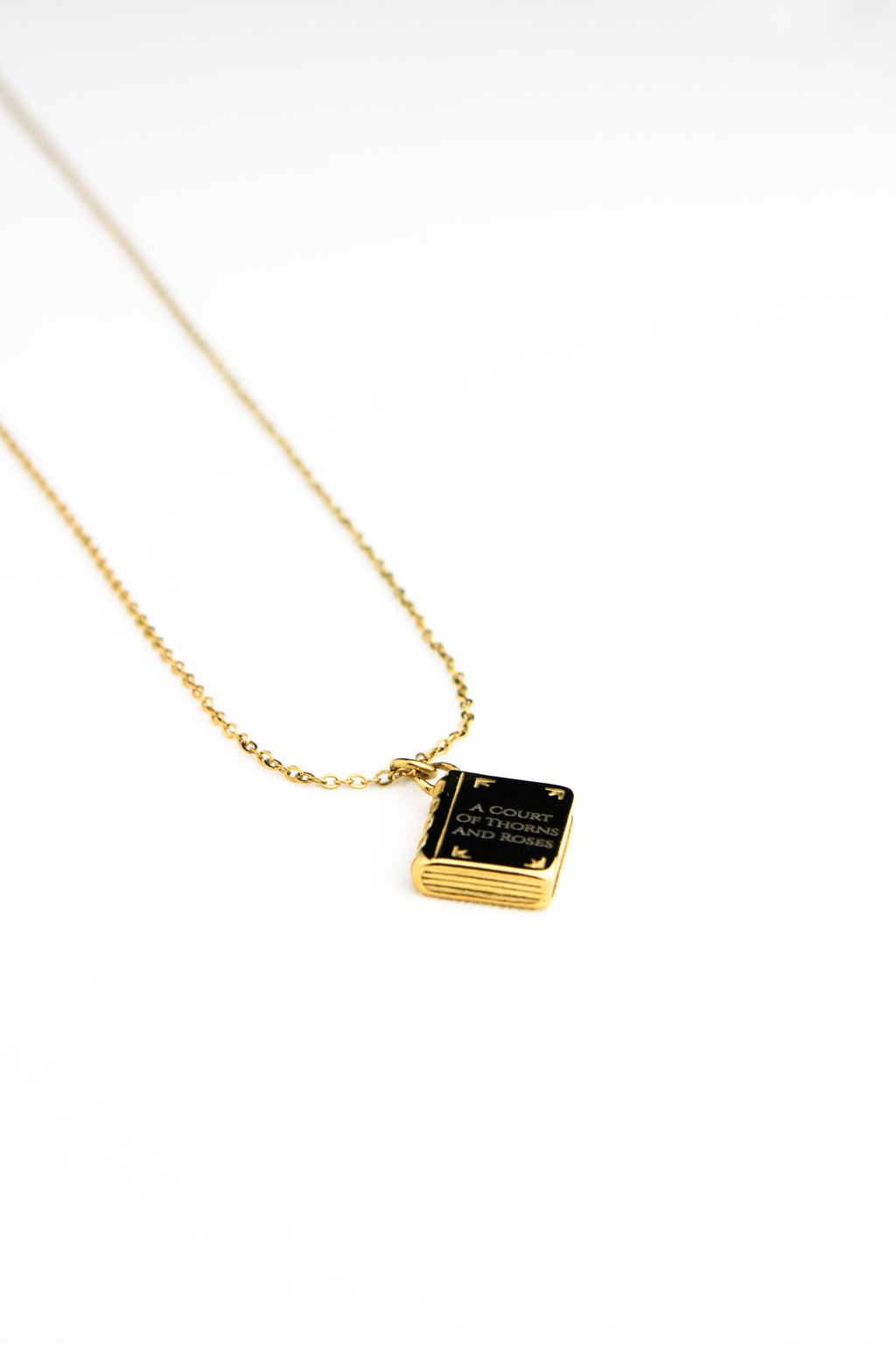 Collier Gravé Livre Personnalisable Les Bijoux De Claclou