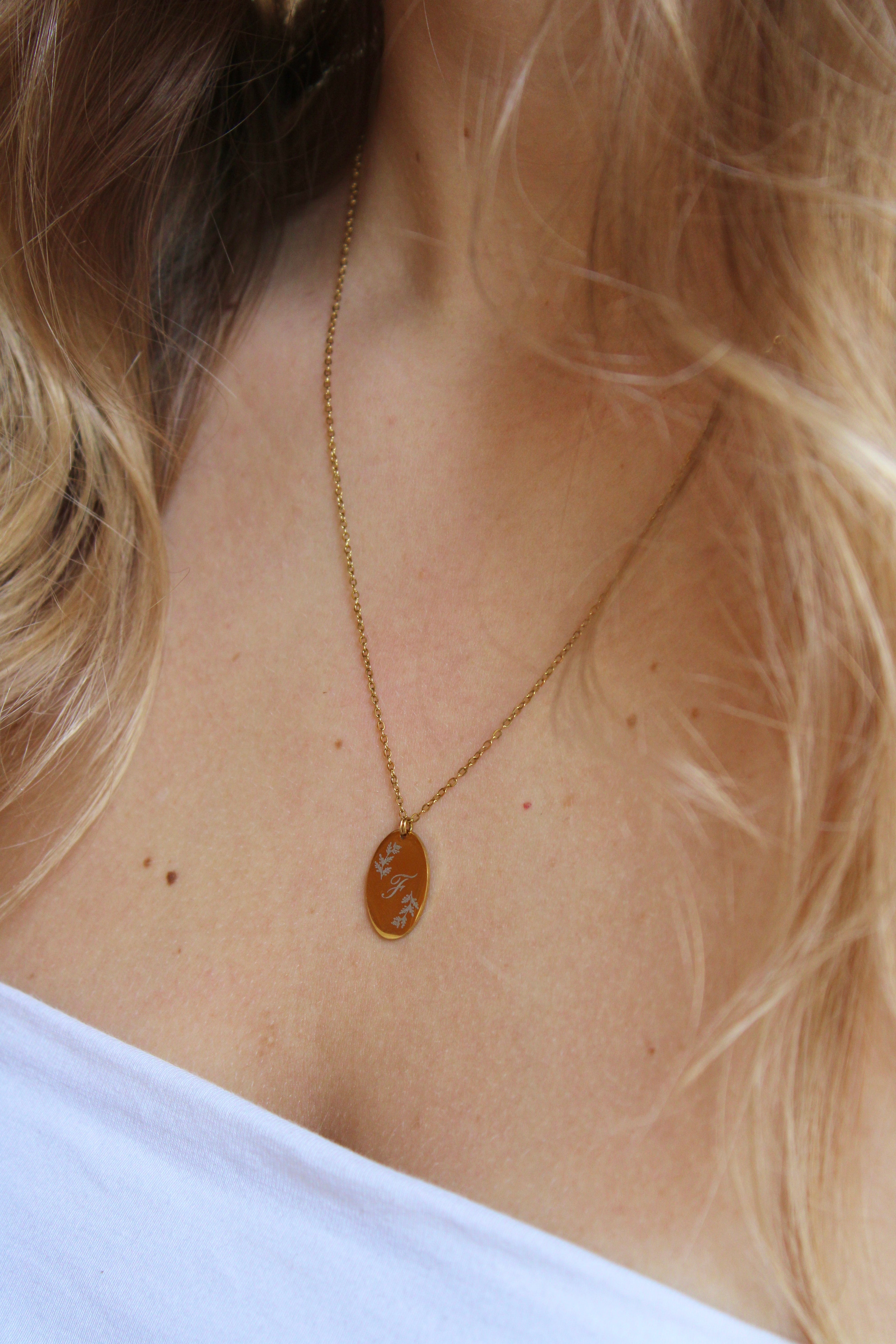 Collier gravé LUMINEUSE (ovale) Les Bijoux De Claclou