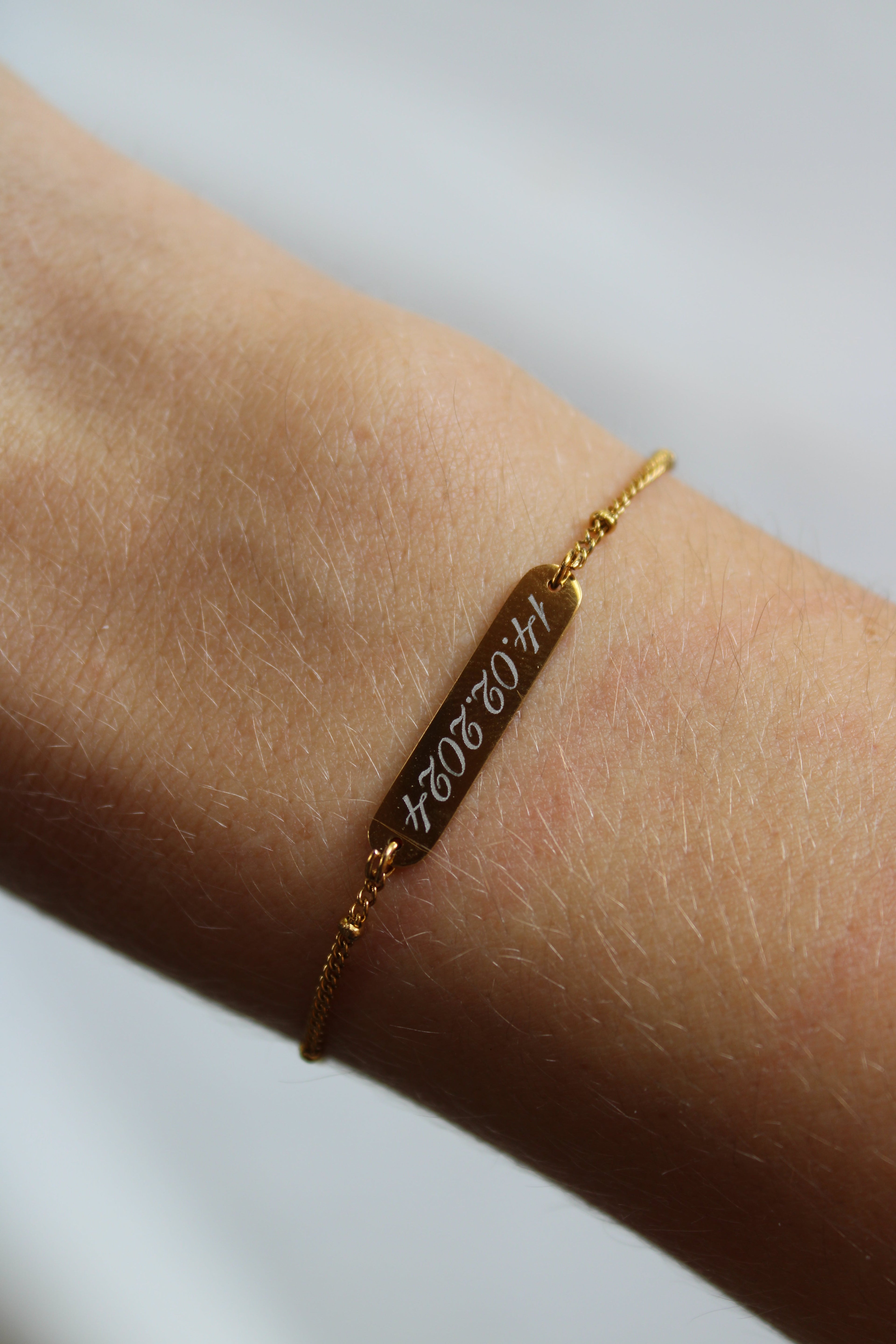 Bracelet gravée GRACIEUSE (gourmette fine) Les Bijoux De Claclou